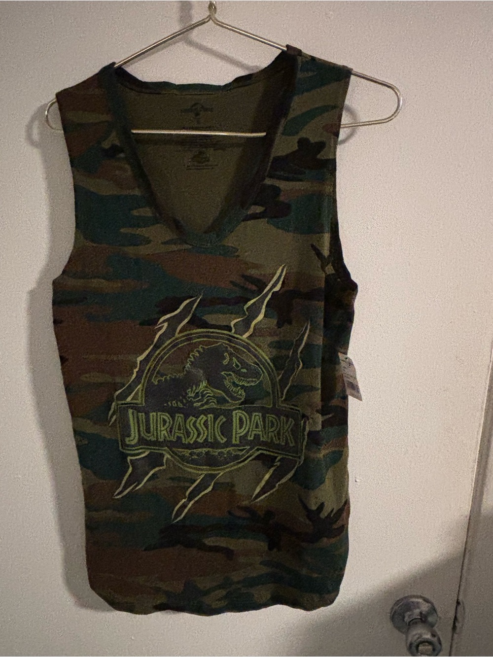 Jurassic Park Universal Studios Camo Graphic Tank Top NWT Size Small
(1217)